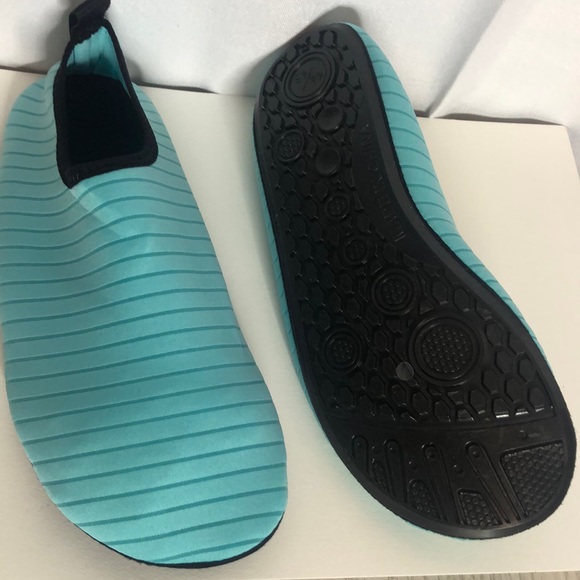 Unisex Adults & Children Athletic and water shoes size varies - Picture 3 of 5
